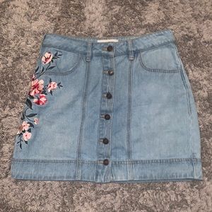 Gorgeous PacSun in bordered Jean skirt